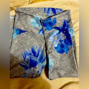 Old Navy Active leggings. Floral print, small!